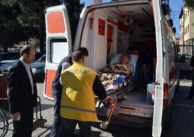 Yatalak Hasta Oy Vermeye Ambulansla Getirildi