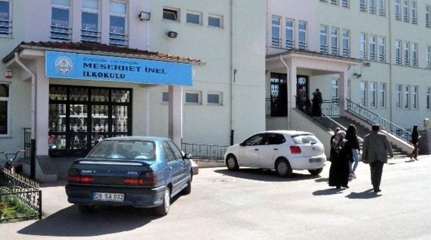 M&uuml;şahitin Kalbi Se&ccedil;im Salonunda Durdu