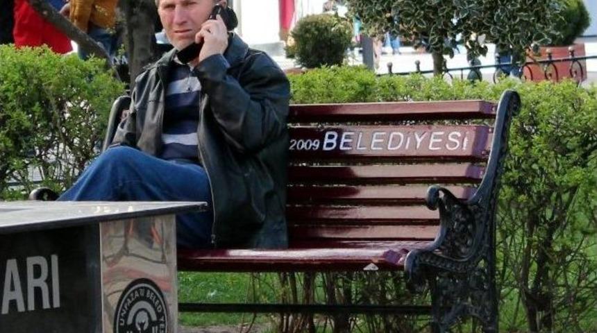 Se&ccedil;menler Oy Kullandıktan Sonra Park Ve Bah&ccedil;elere Akın Etti