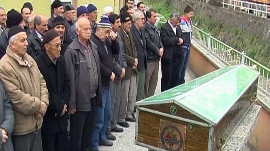 Oy Kullanmaya Giden Yaşlı Adam Kalp Krizinden &Ouml;ld&uuml;