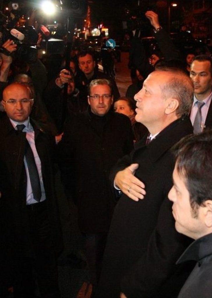 Başbakan Erdoğan Evinden Çıkarak Halkı Selamladı G3