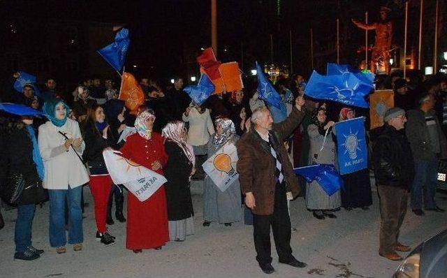 Tokat'ta Ak Parti'liler Kutlamalara Başladı