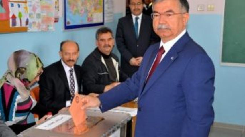 Milli Savunma Bakanı Yılmaz'ın Oy Kullandığı Sandıktan Bbp &Ccedil;ıktı