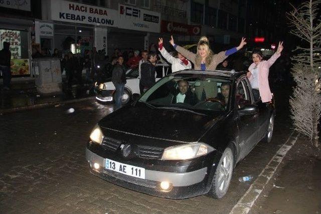 Hakkari’de Bdp’lilerden Kutlama