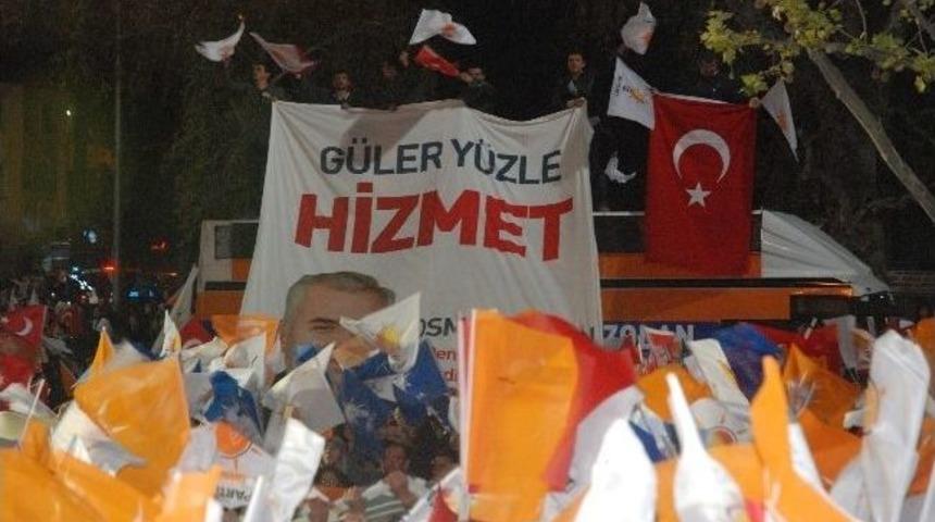 Denizli&rsquo;de Ak Parti&rsquo;liler Kutlamalara Başladı