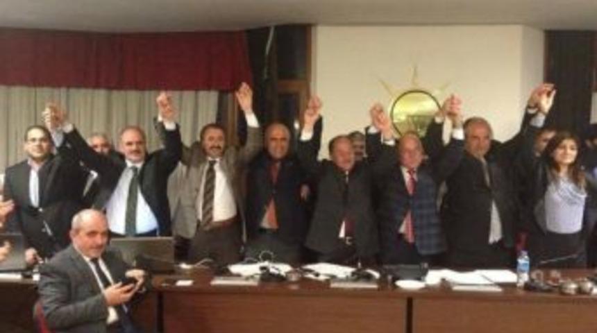 Ak Parti&rsquo;den Zafer Pozu