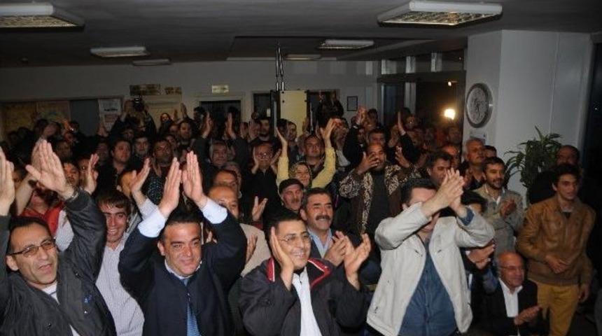 Ak Parti'lilerden Antalya'da B&uuml;y&uuml;k Sevin&ccedil;