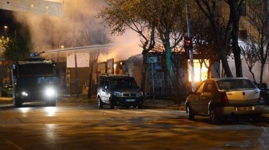 Yasa Dışı Sol Örgüt Yandaşları Muhtarlık Binasını Yaktı