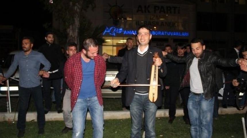 İzmirli Ak Parti’lilerden Diğer İller İçin Horonlu Kutlama