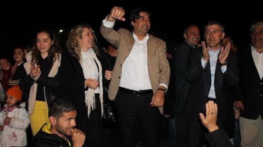 Fo&ccedil;a'da G&ouml;khan Demirağ'ın Zafer Coşkusu