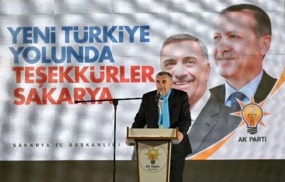 Ak Parti Sakarya&rsquo;da Kutlamalara Başladı