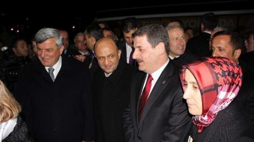 Ak Parti Kocaeli'de Kutlamalar S&uuml;r&uuml;yor