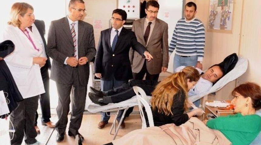 &Uuml;niversite Personelinden Kan Bağışı