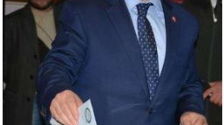 G&uuml;mr&uuml;k&ccedil;&uuml;oğlu Tekrar Koltuğa Oturacak