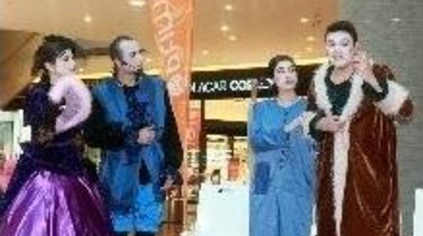 D&uuml;nya Tiyatrolar G&uuml;n&uuml; Optimum'da Kutlandı