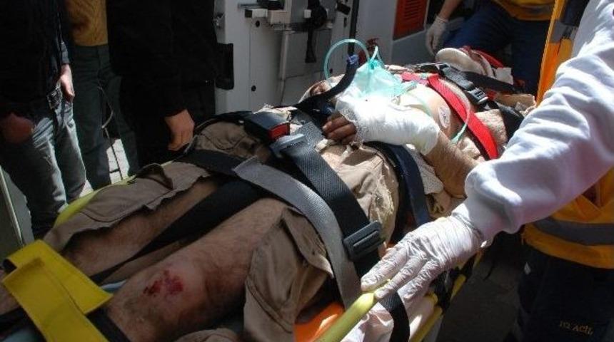 Baraj Yolunda Kaza; 2 Yaralı