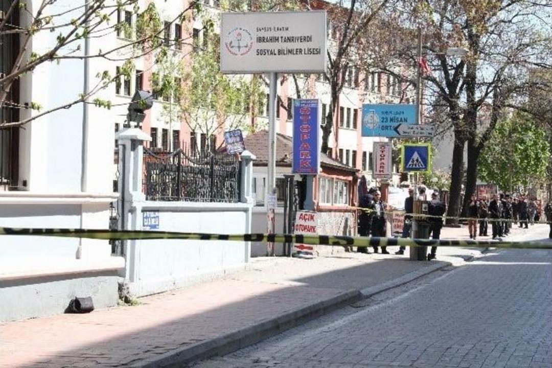 Okul &Ouml;n&uuml;nde Ş&uuml;pheli &Ccedil;anta Paniği