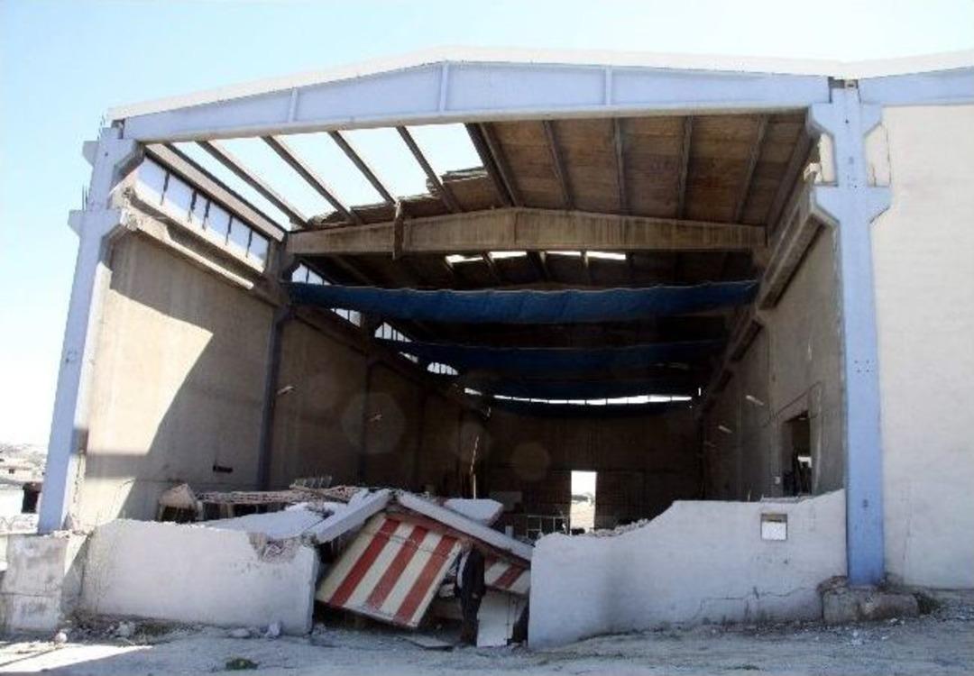 Gaziantep&rsquo;te Şiddetli R&uuml;zgar Fabrikayı Yerle Bir Etti