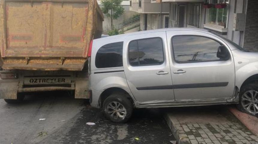 Hafriyat kamyonu dehşeti: 1 kişiye ve 11 araca çarpıp kaçtı