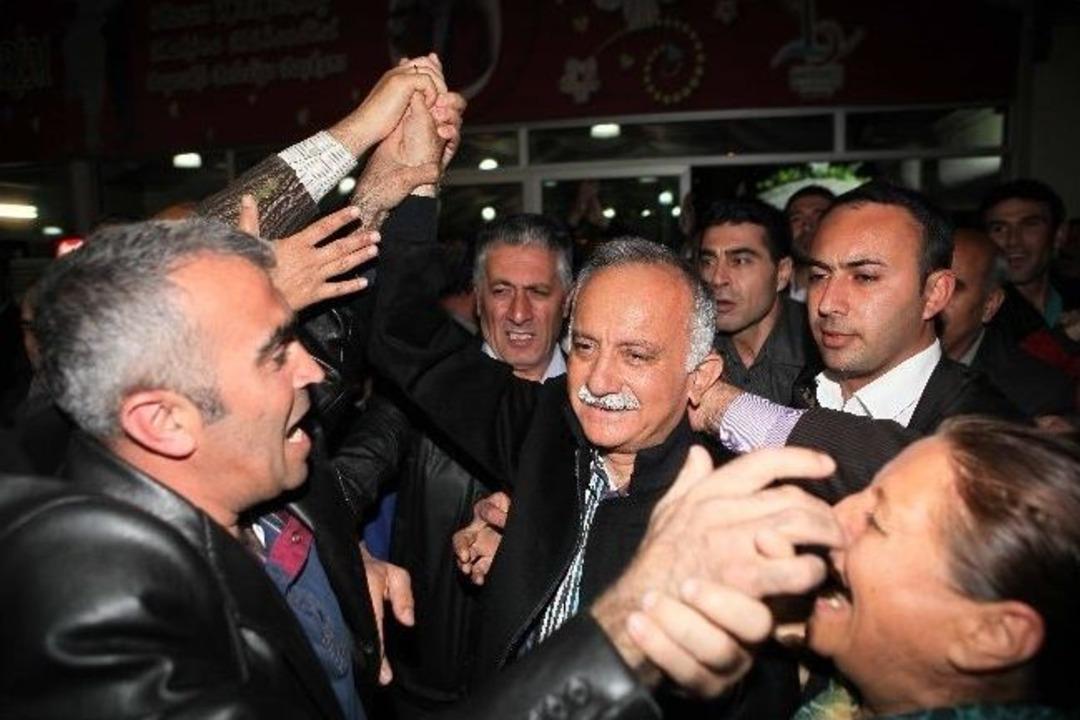 Bayraklı'da Zaferin Adı Hasan Karabağ