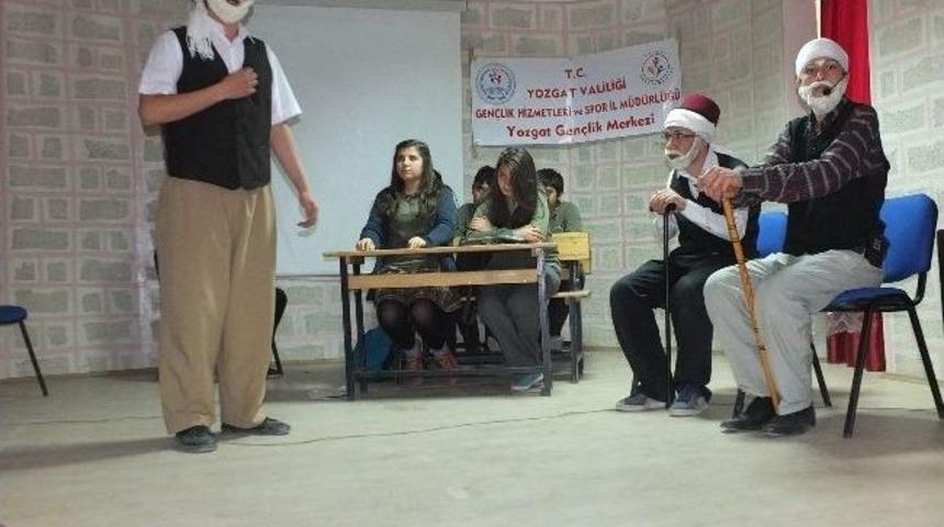 &Ccedil;anakkale Gazileri İsimli Tiyatro Oyunu Yoğun İlgi G&ouml;rd&uuml;