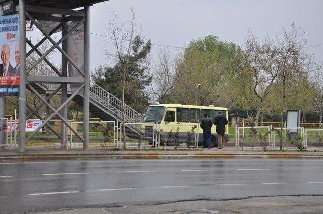 Tehlikeyi Göze Alıp Üst Geçidi Kullanmıyorlar