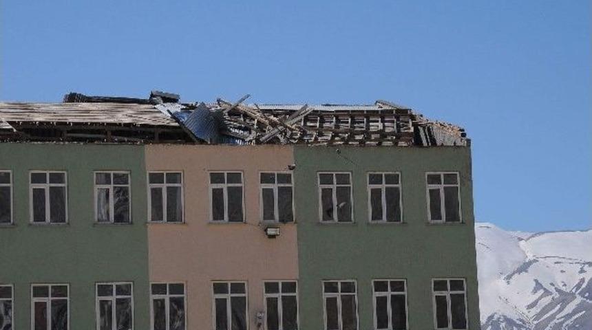 &Ccedil;elikhan İl&ccedil;esinde Şiddetli R&uuml;zgar Ve Soğuk Hava Hayatı Olumsuz Etkiledi