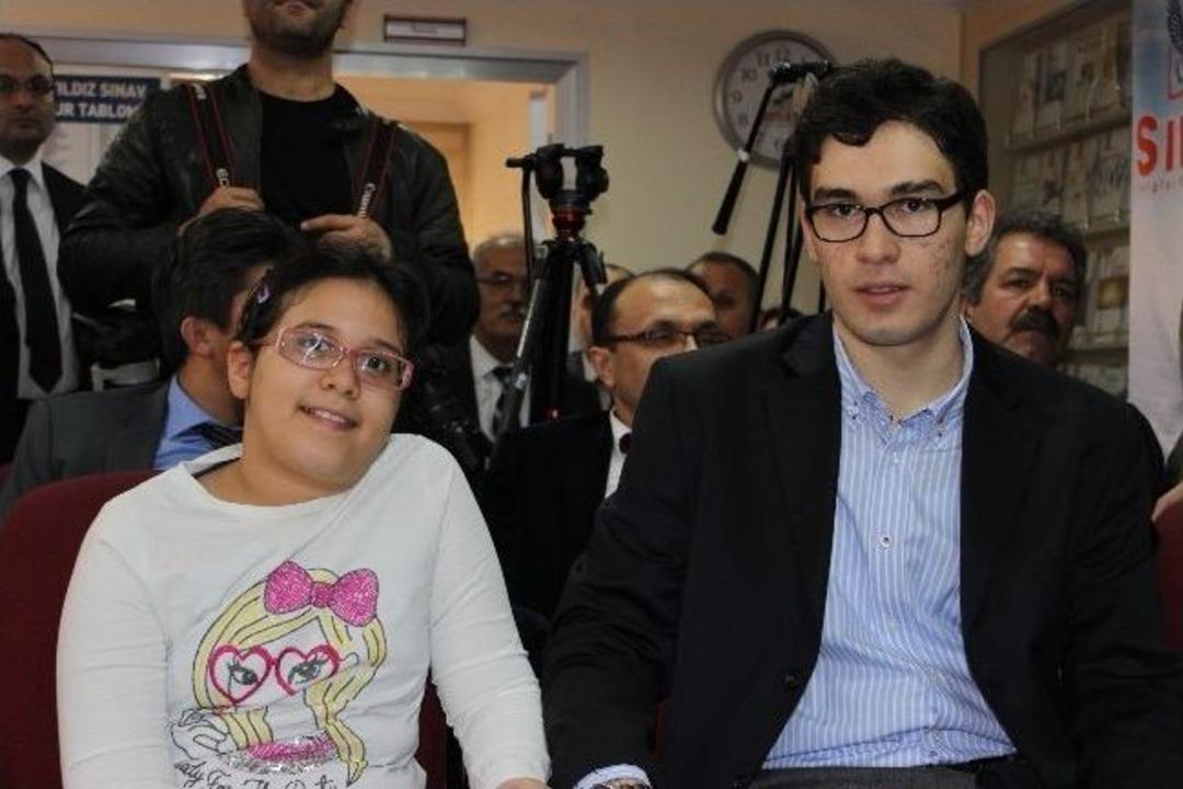 T&uuml;rkiye Birincisi &Ouml;ğrenciye Dershanesinden 25 Bin Tl &Ouml;d&uuml;l