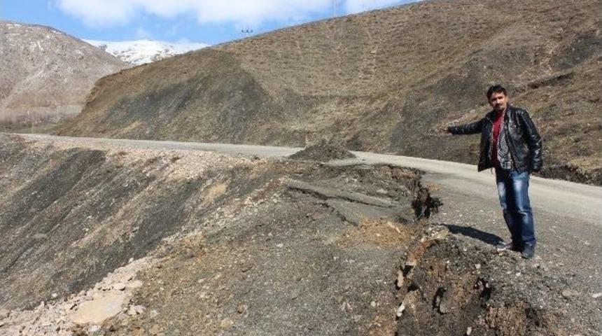 Durankaya Yolu&rsquo;nda Heyelan Meydana Geldi