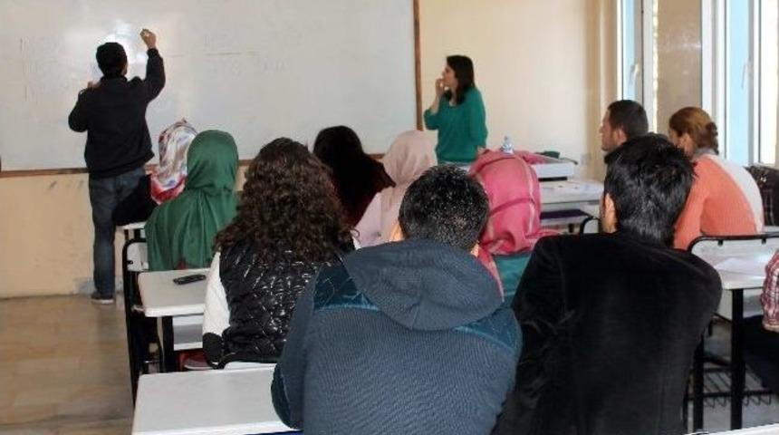 Ga&uuml;n &Ouml;ğrencileri Rus&ccedil;a &Ouml;ğreniyor