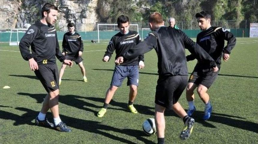 Kozlu Belediyespor, &Ccedil;atal&ccedil;aspor Ma&ccedil;ı Hazırlıklarına Başladı