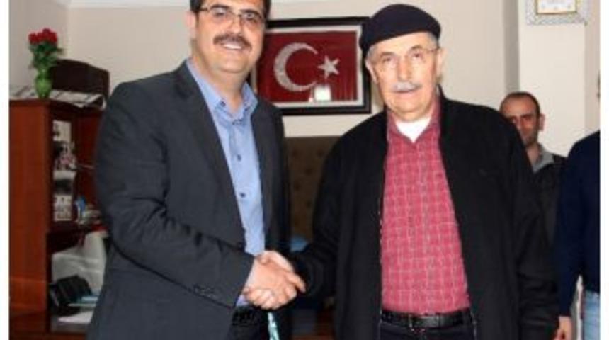 Eski Başkan Yeni Başkanı Tebrik Etti