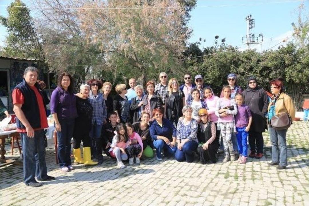 Milas'ta Hayvan Barınağına G&ouml;n&uuml;ll&uuml; Eli Değdi