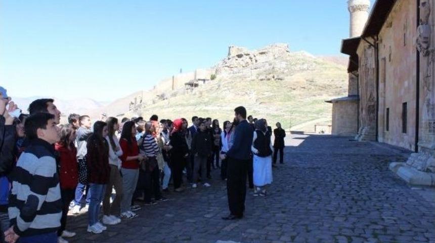 Seyyah Bizim İller Projesi Sivas-divriği Gezisi İle Başladı