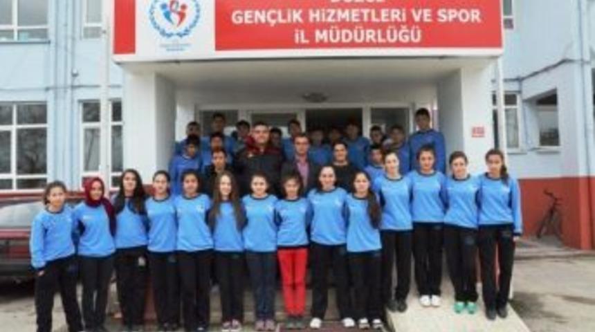 D&uuml;zce Bayan Hentbol Takımı Yarı Finalde