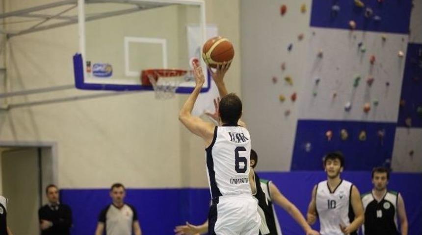 Yaşar'lı Basketbolcular Şampiyonluğa Koşuyor