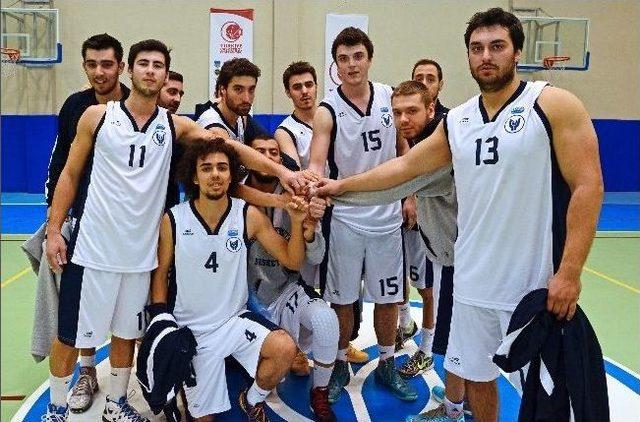 Yaşar lı Basketbolcular Şampiyonluğa Koşuyor 1
