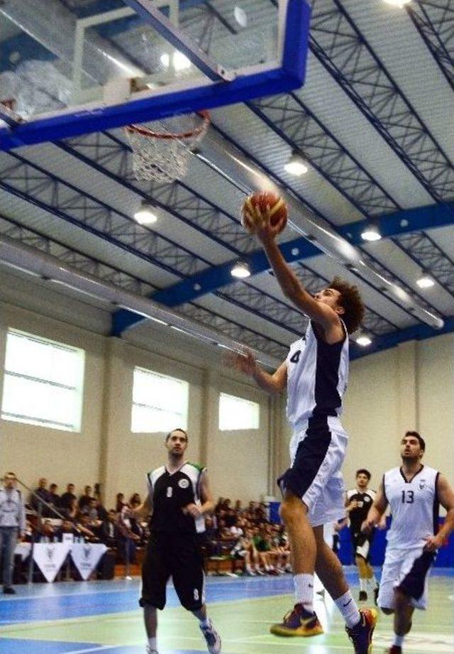 Yaşar lı Basketbolcular Şampiyonluğa Koşuyor 2