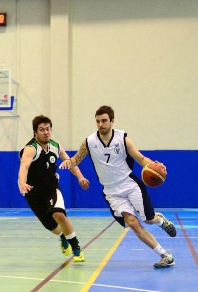 Yaşar lı Basketbolcular Şampiyonluğa Koşuyor 3