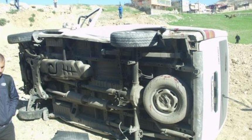 Batman'daki Kazada Ağır Yaralanan Minib&uuml;s Şof&ouml;r&uuml; Hayatını Kaybetti