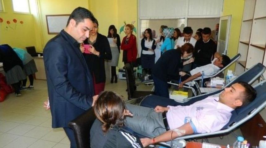 Lise &Ouml;ğrencilerinden Kan Bağışı Kampanyası