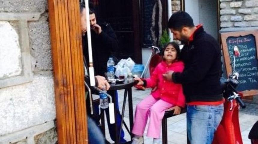 Yola &Ccedil;ıkan Kız &Ccedil;ocuğuna Motosiklet &Ccedil;arptı