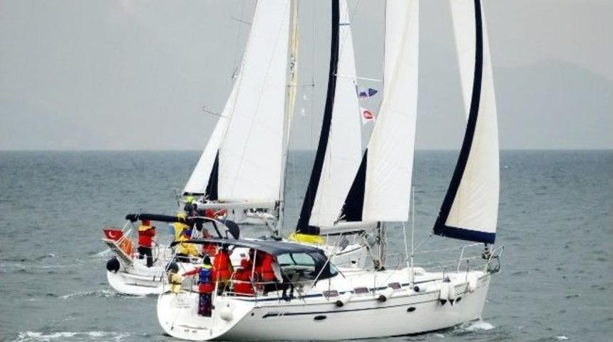 Yelkenciler K&ouml;t&uuml; Havaya Aldırmadı