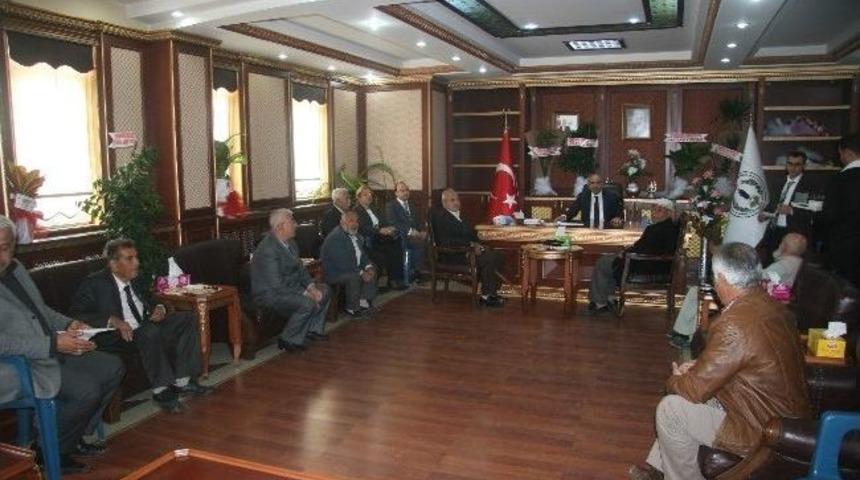 Belediye Başkanı Kara, Tebrikleri Kabul Ediyor