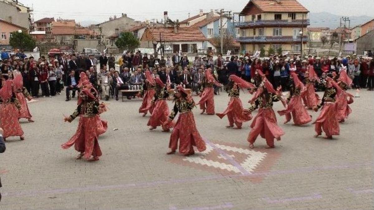 Gediz Anadolu &Ouml;ğretmen Lisesi &Ouml;ğrencileri 340 Adet Ağa&ccedil; Fidanı Dikti