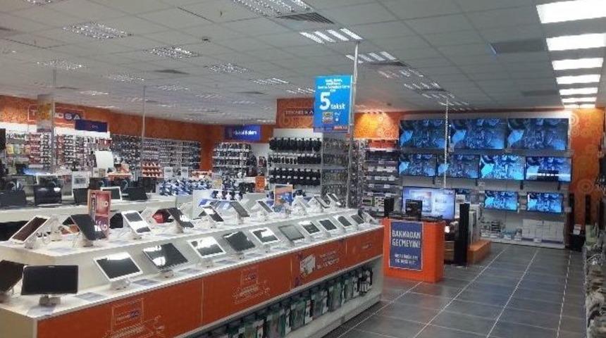 Teknosa İstanbul&rsquo;da 62. Mağazasını A&ccedil;tı