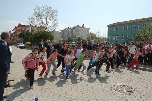 Okullar Arası Atletizm Yarışması Düzenlendi