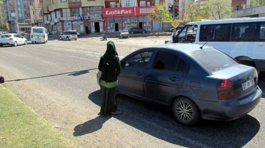 Trafikte Dilenci Tehlikesi