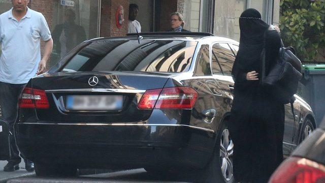 Gisele Bündchen estetik ameliyatına kara çarşafla gitti