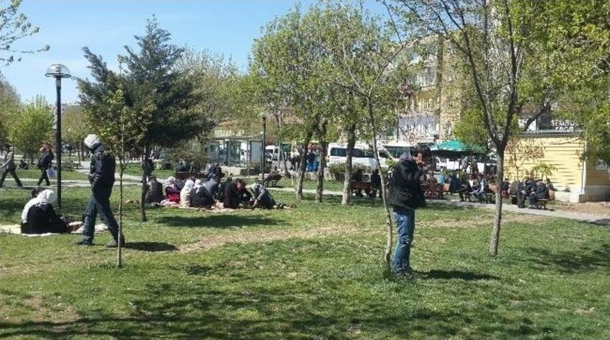 Hava Sıcaklığının Artması Vatandaşları Parklara Y&ouml;nlendirdi
